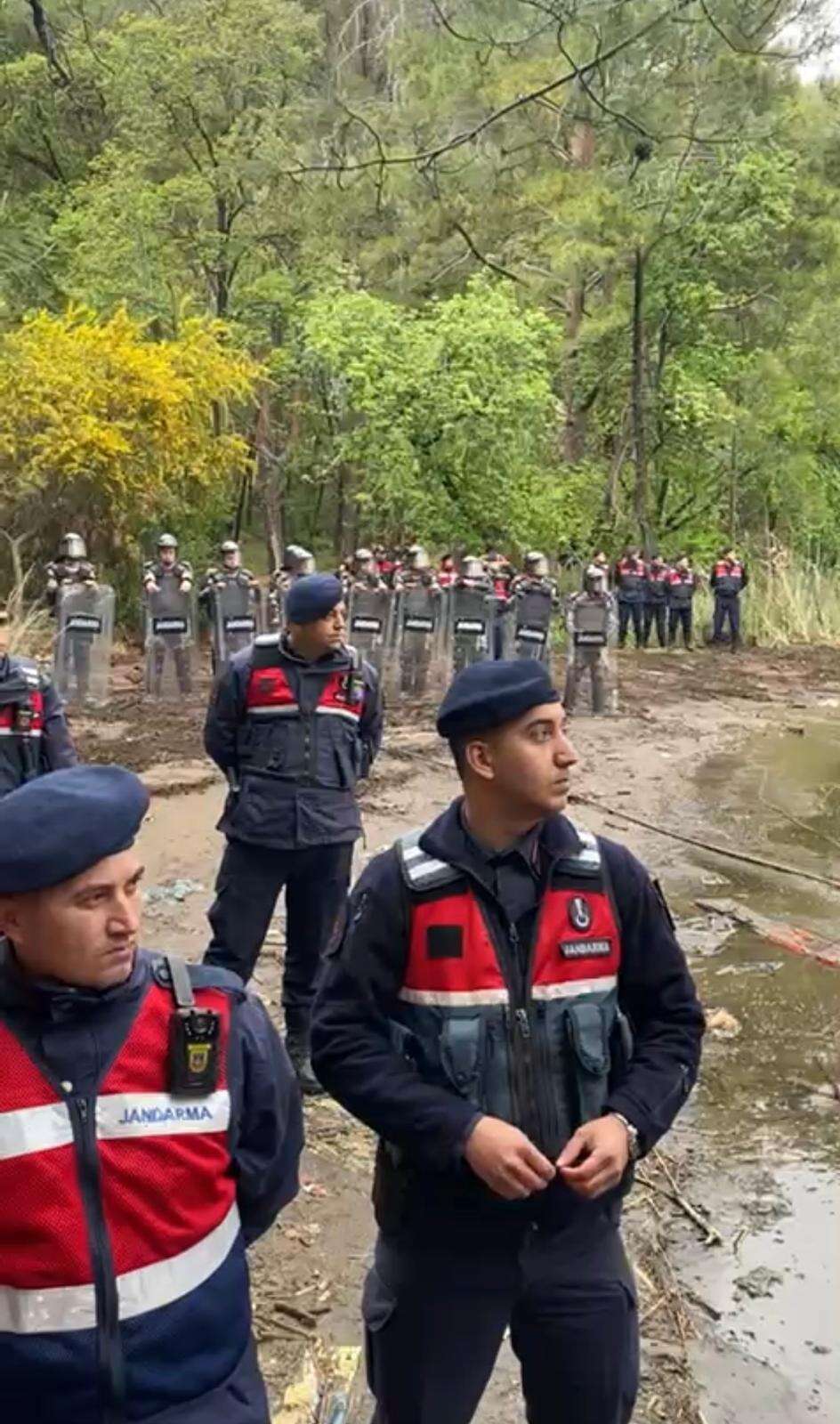 Cennet Koy Göcek’te Gerilim Tırmanıyor: Jandarma ve Sahil Güvenlik Karada ve Denizde Vatandaşların Koya Girmesine İzin Vermiyor 7